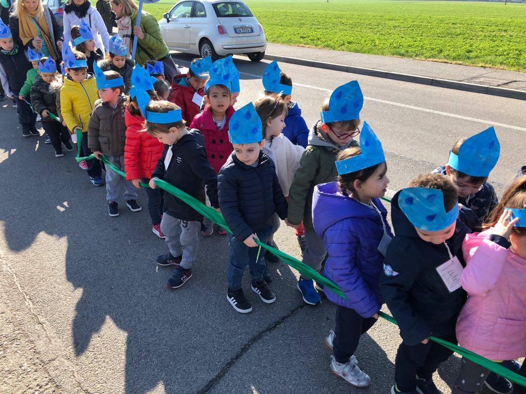 La “marcia delle goccioline” questa mattina con i piccoli della scuola dell’Infanzia “Ziacchi” di Asola