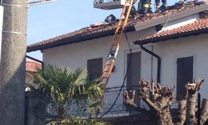 In fiamme il tetto di una casa a Quinzano