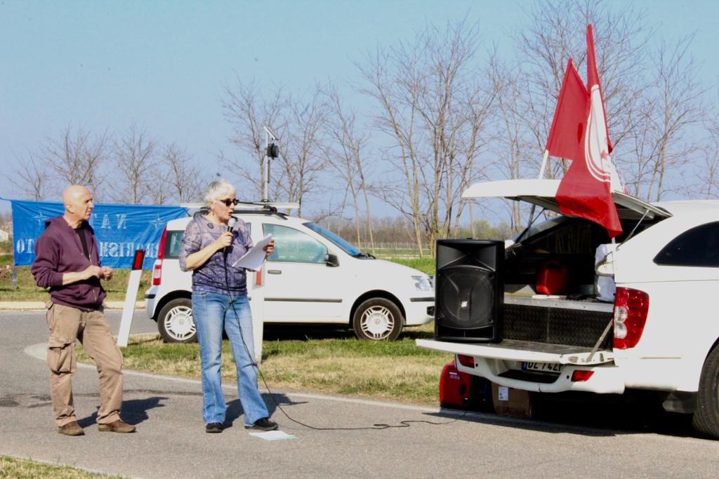 Presidio pacifista davanti alla base militare di Ghedi