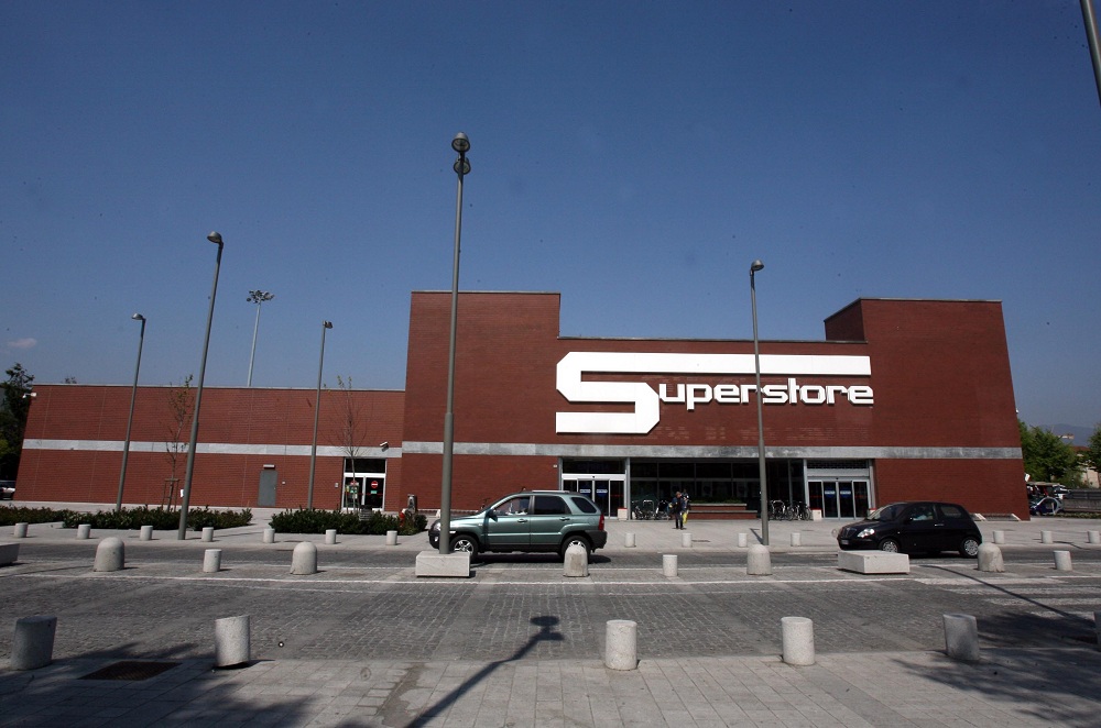 Tentata rapina all’Esselunga, arrestato 26enne