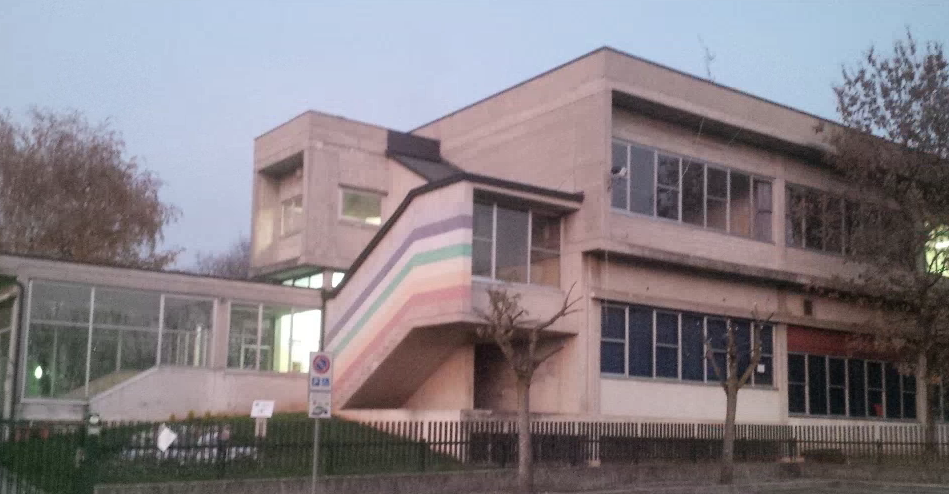 Scuole da rifare ma il Comune regala un altare da 30mila euro al Parroco