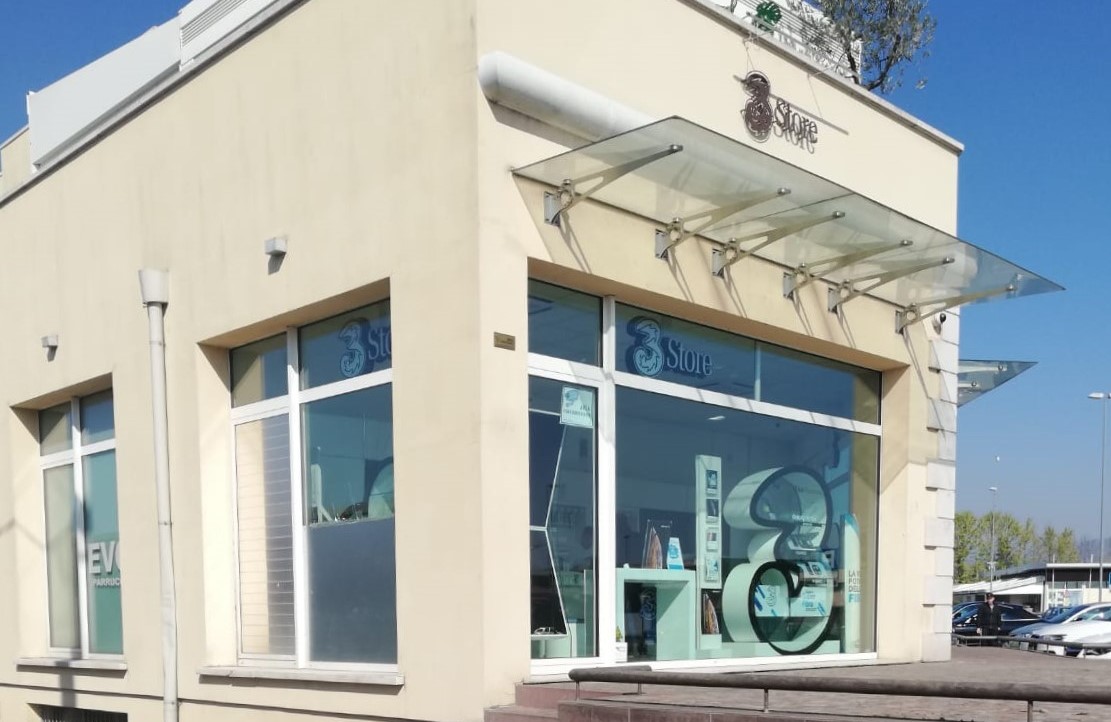 Spaccata notturna in un negozio a Erbusco