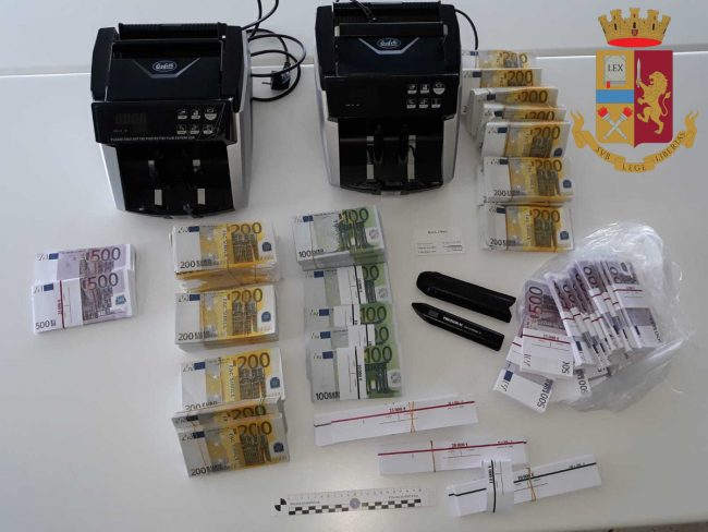 Pagano 650mila euro di gioielli con banconote false