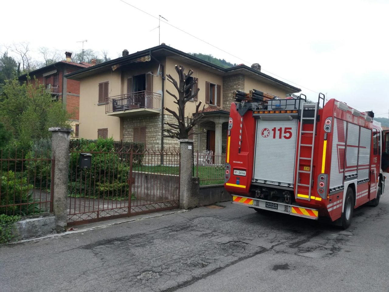 Momenti di paura a Rovato per un incendio