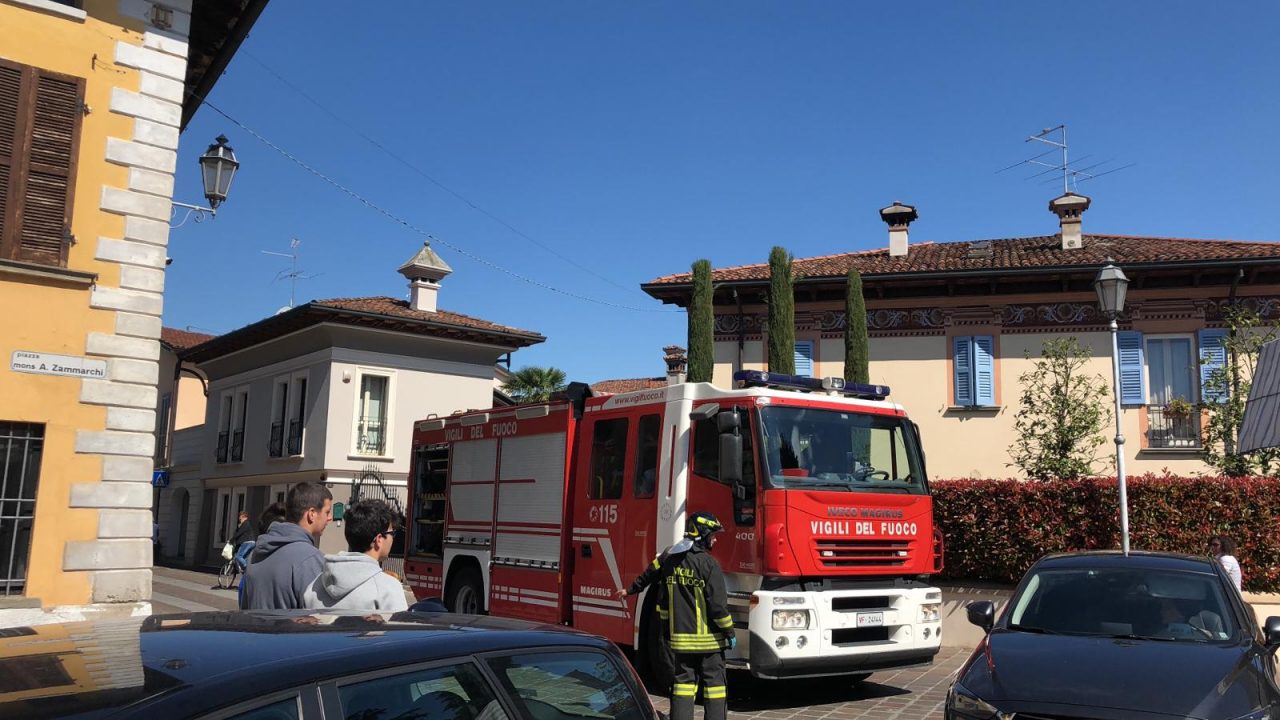 A fuoco canna fumaria, arrivano i pompieri