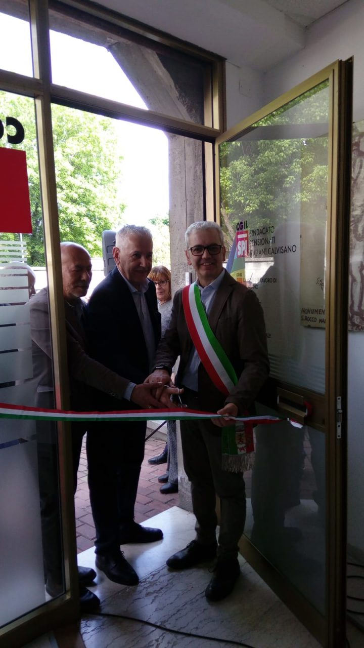 Taglio del nastro alla sede Cgil di Calvisano