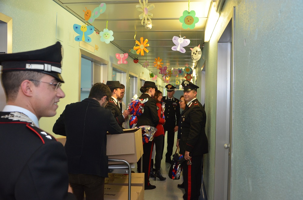 Uova di Pasqua in ospedale, la visita dei Carabinieri