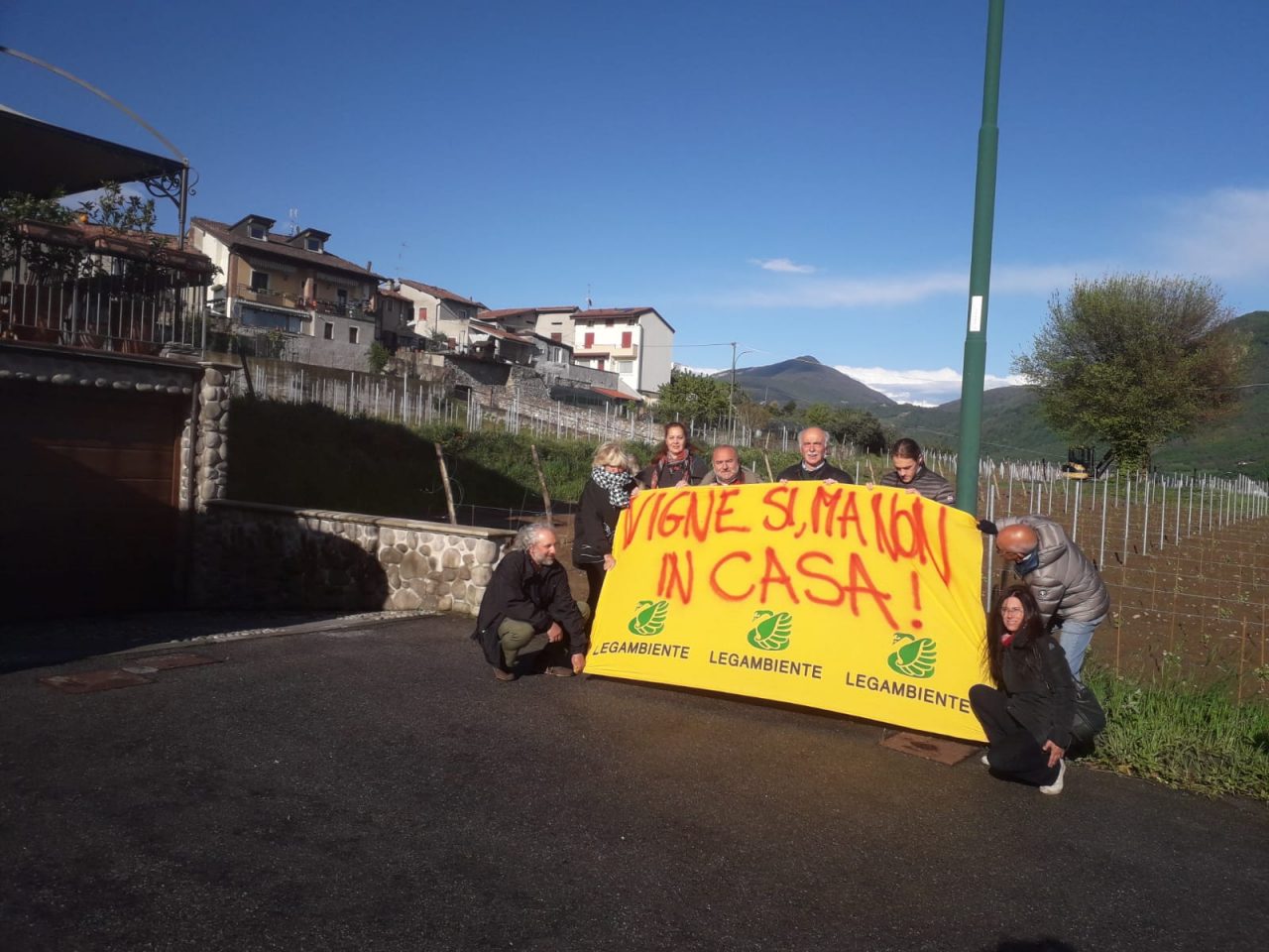 Flash mob di Legambiente a Cremignane: “Troppi vigneti. Servono controlli e garanzie”