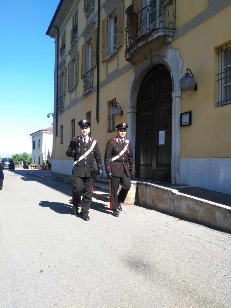 Tentata rapina a Ghedi, con la scusa del pacco regalo entrano in casa