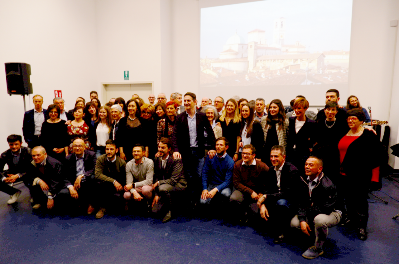 Presentata la coalizione del sindaco Vizzardi: 60 candidati e un finale in musica