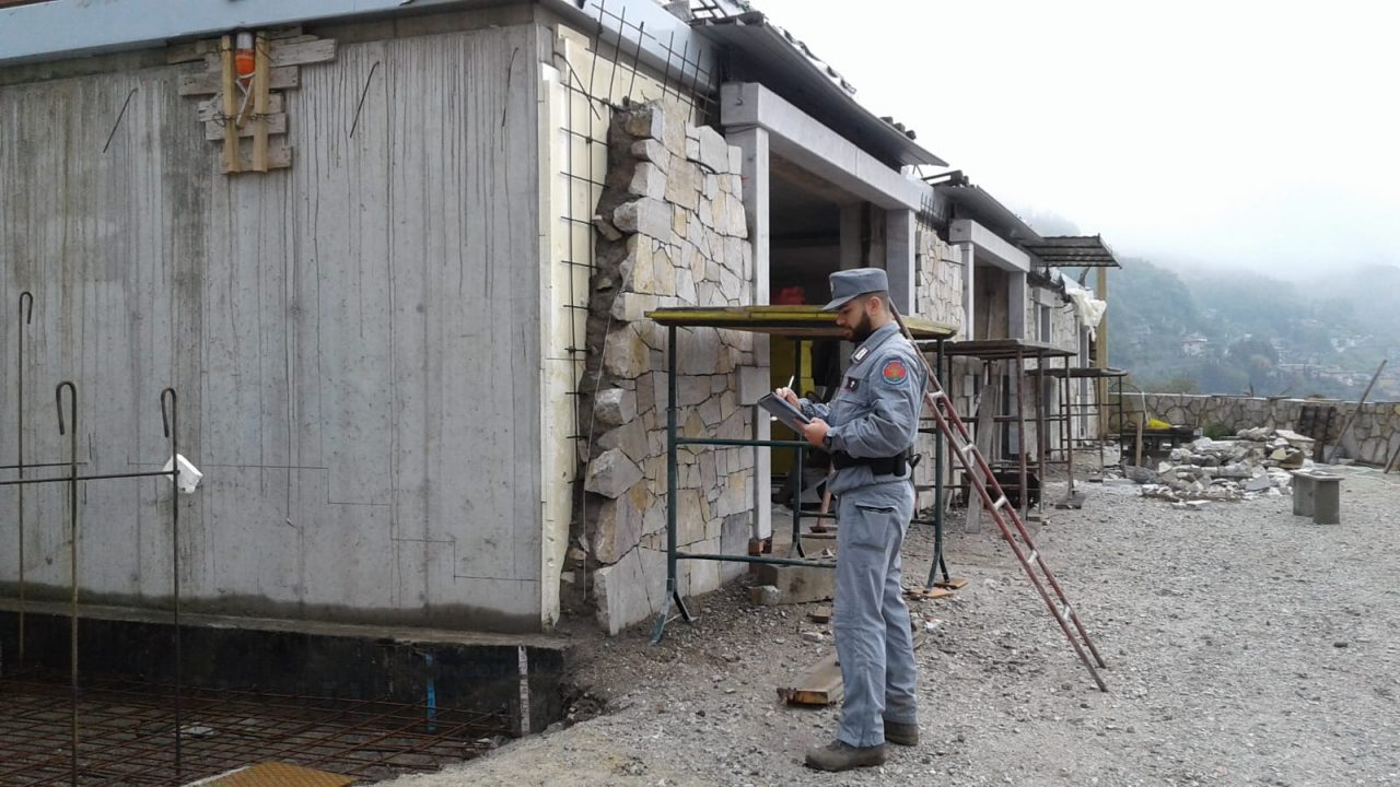 Autorizzazioni edilizie illegittime: sequestrate tre ville