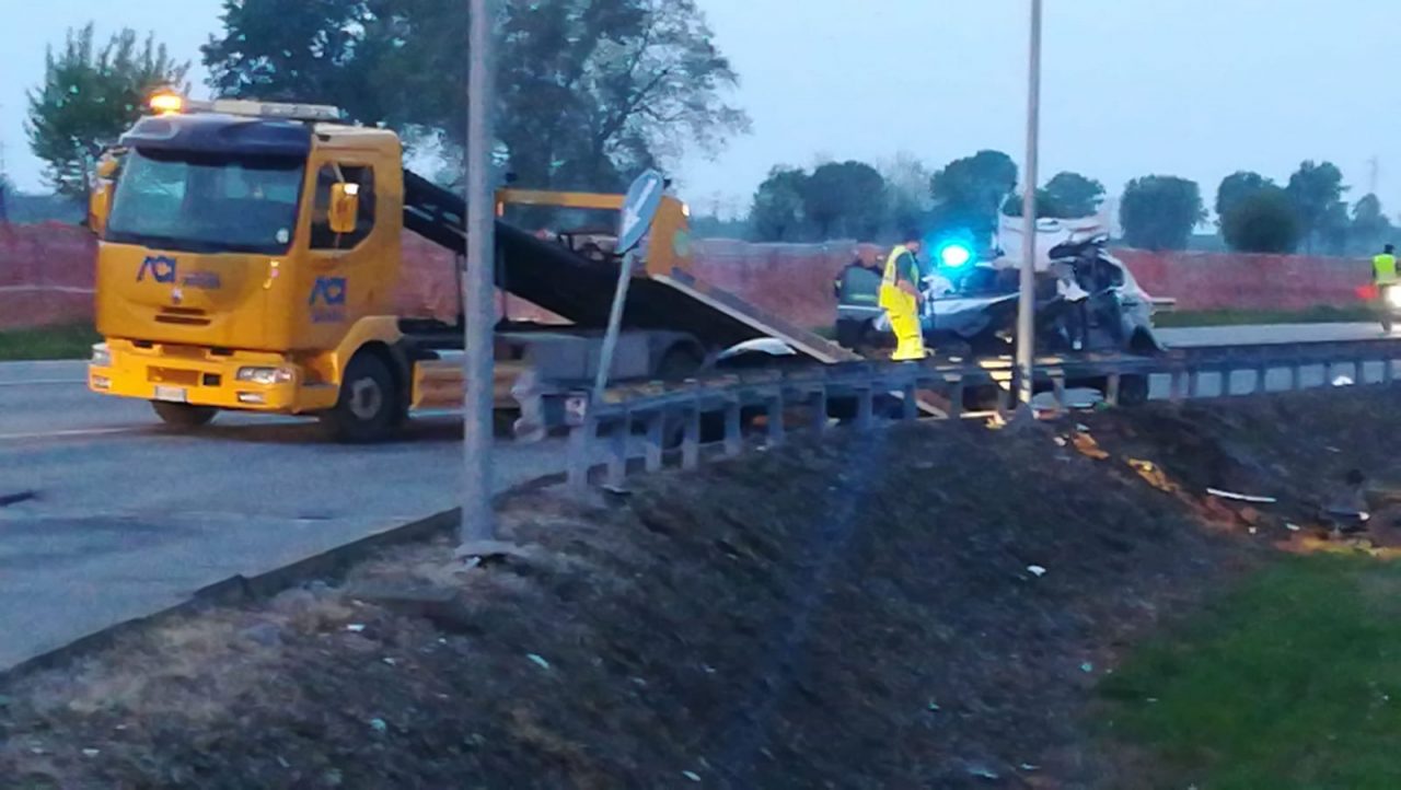 Scontro fra auto e Tir sulla sp19: grave uno dei conducenti VIDEO