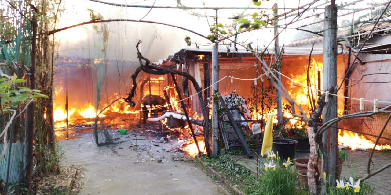 In fiamme un garage in via Conte Secco d’Aragona a Cazzago