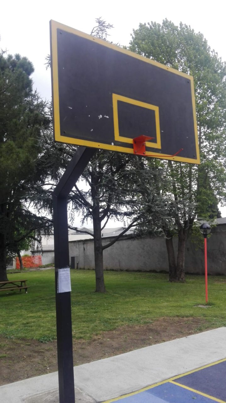 Campo da basket già vandalizzato: la rabbia del sindaco di Roncadelle