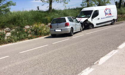 Grave schianto fra due auto a Desenzano