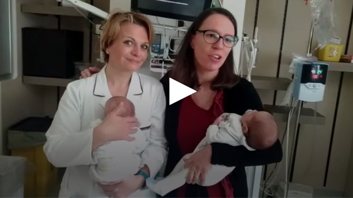 Parto eccezionale in Lombardia: gemelli, ma nati in due anni diversi! VIDEO