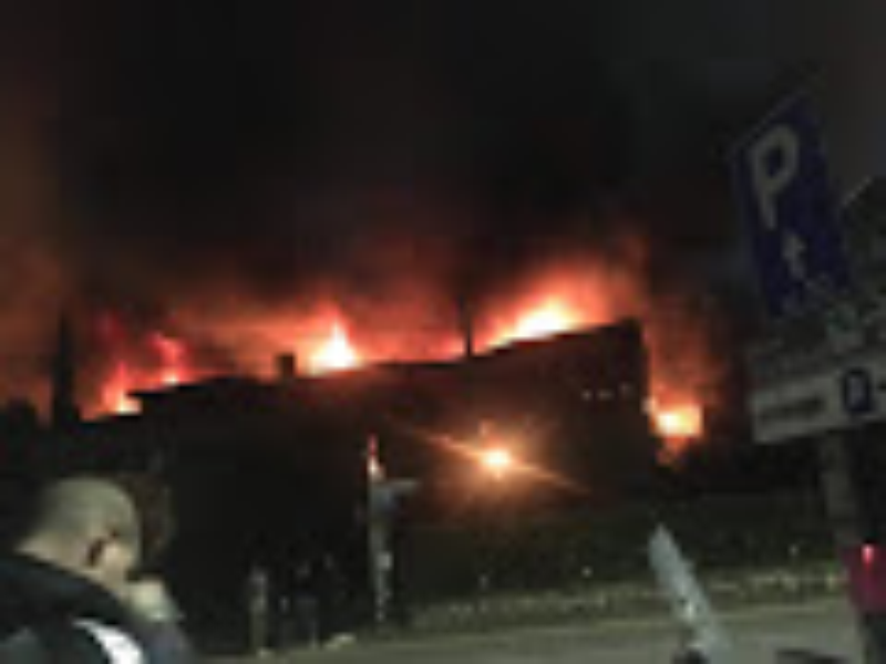 Maxi incendio alla Feltri di Marone