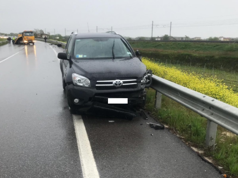 Si ribalta con l’auto a Sirmione: coinvolti due bambini