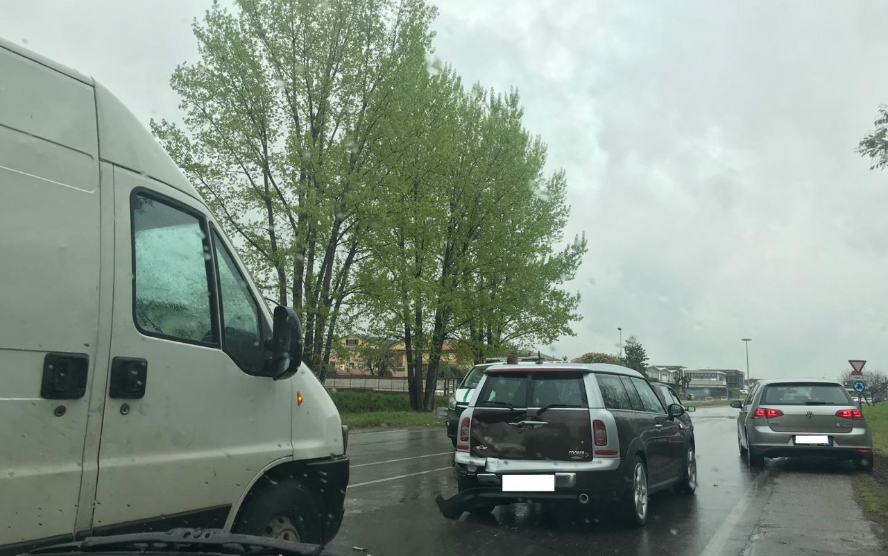 Incidente fra auto a Palazzolo