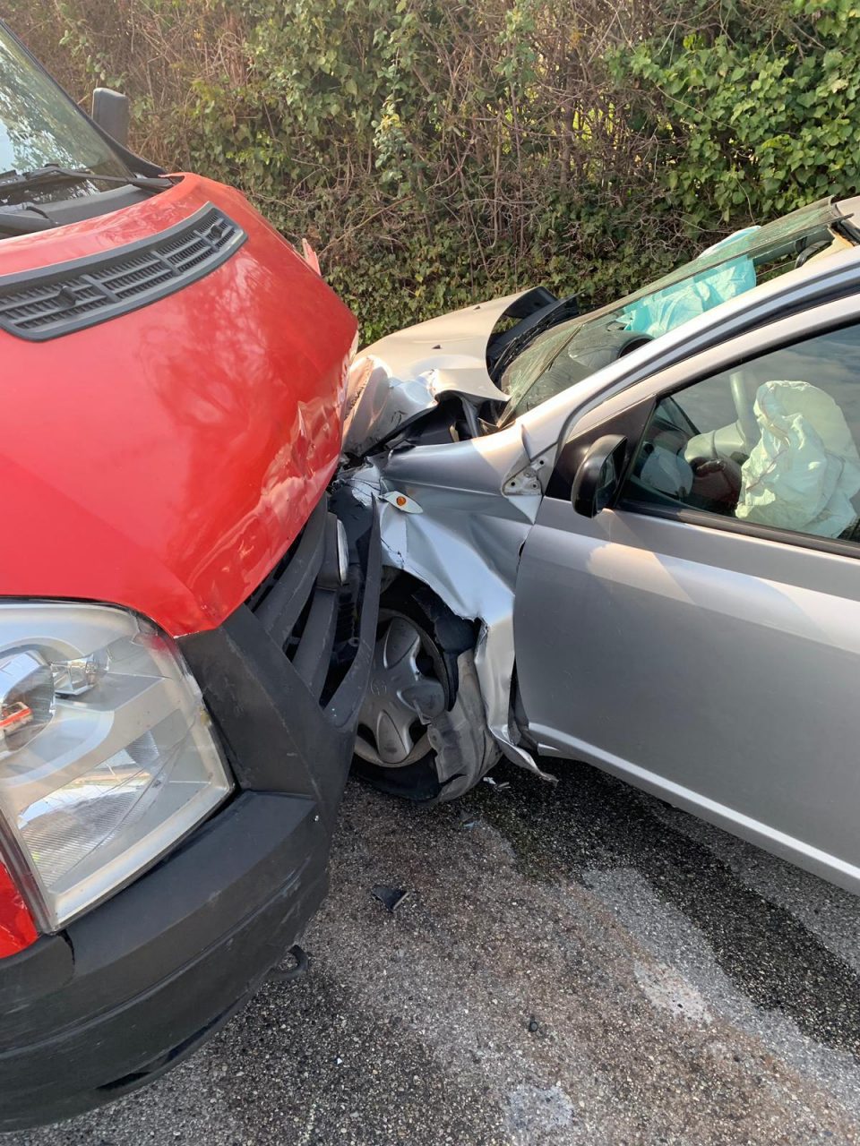 Scontro tra furgone e auto, tre feriti a San Felice