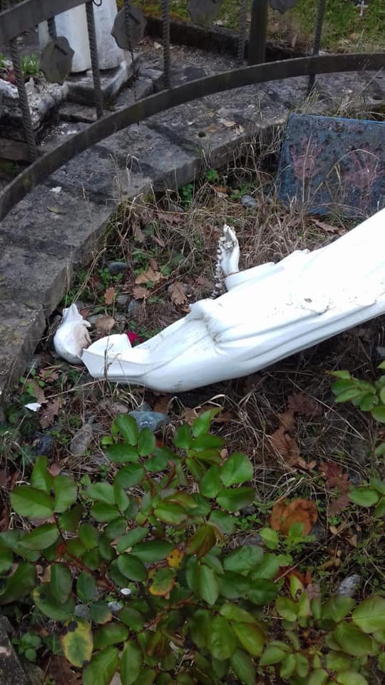 Statua della Madonna fatta a pezzi a Salò