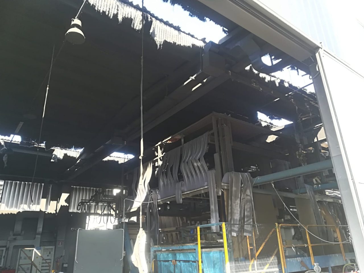 Roggia inquinata dopo l’incendio, si studia la bonfica