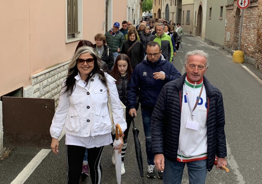 La pioggia non ferma la camminata Aido a Verola
