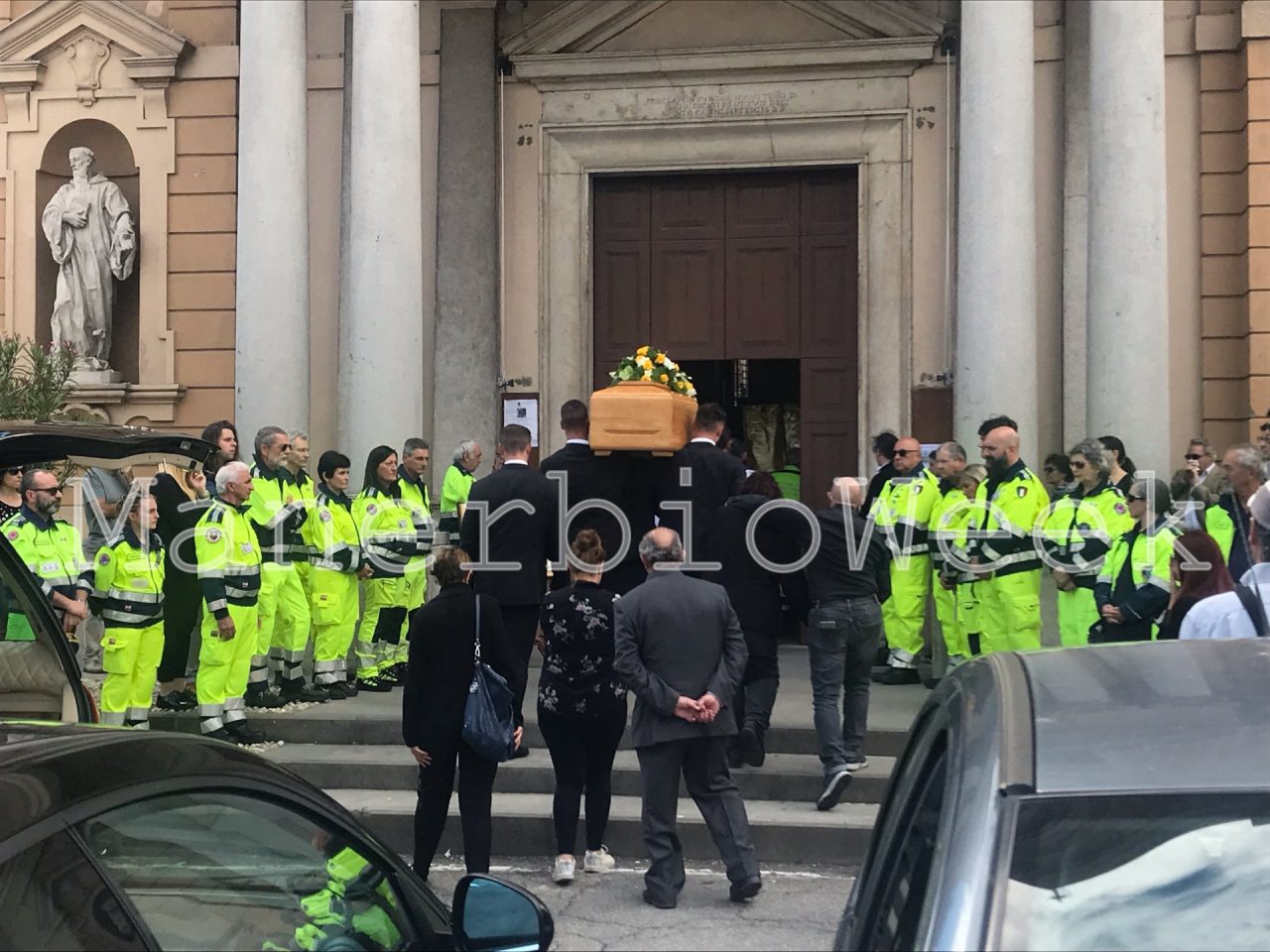 Pavone chiesa gremita per l’addio a Omar