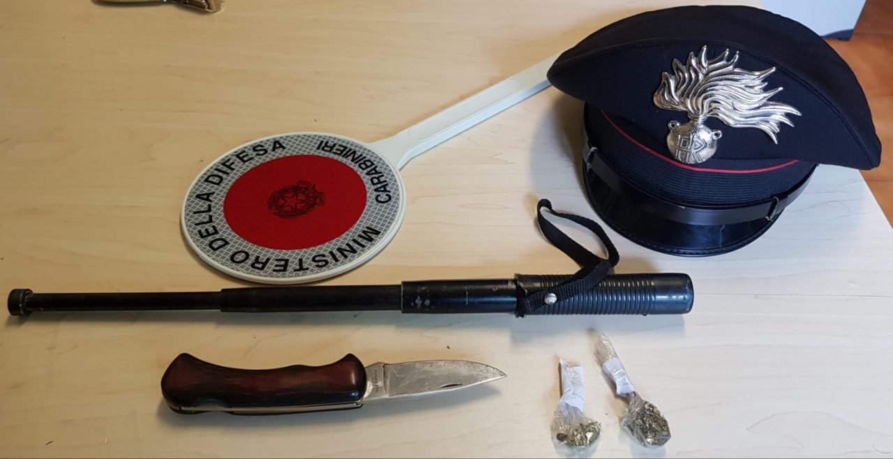 Droga e coltelli in auto: denunciato un travagliatese