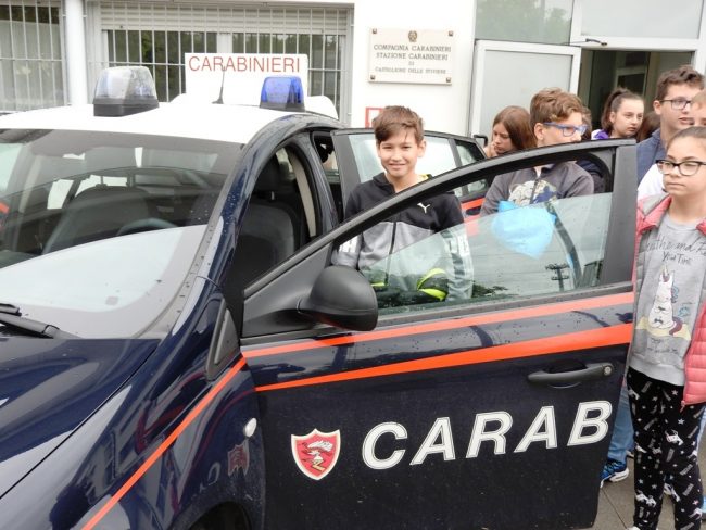 Gli studenti dai Carabinieri 