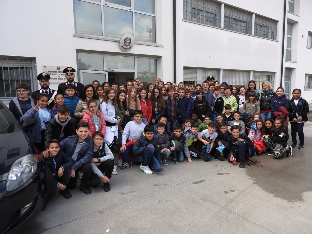 Studenti a lezione di legalità dai carabinieri di Castiglione