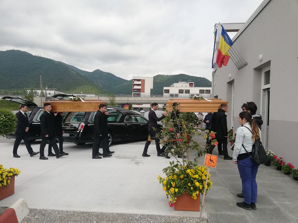 Addio commosso ai fratelli Bejan, vittime del maltempo