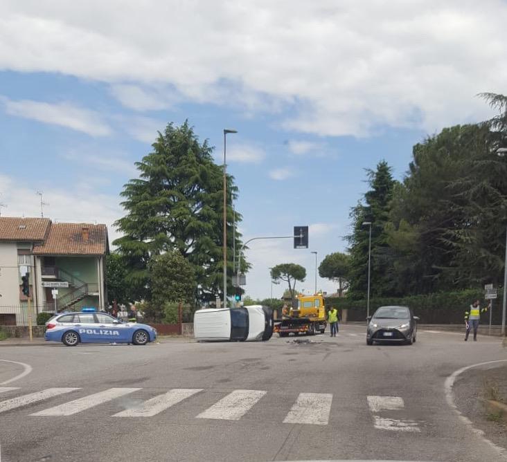 Incidente al semaforo di via Marsala a Calcinato, dinamica al vaglio