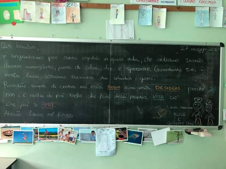 Le forze dell’ordine hanno lasciato un augurio ai bimbi di Roccafranca