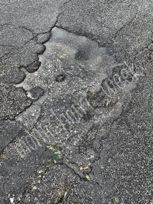 Buche e strade pericolose dopo la pioggia, peggiora e si aggrava la situazione delle strade di Castiglione delle Stiviere dopo l'ondata di maltempo di sabato e domenica 