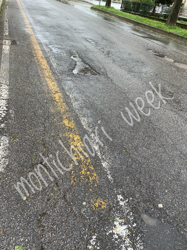 Buche e strade pericolose dopo la pioggia