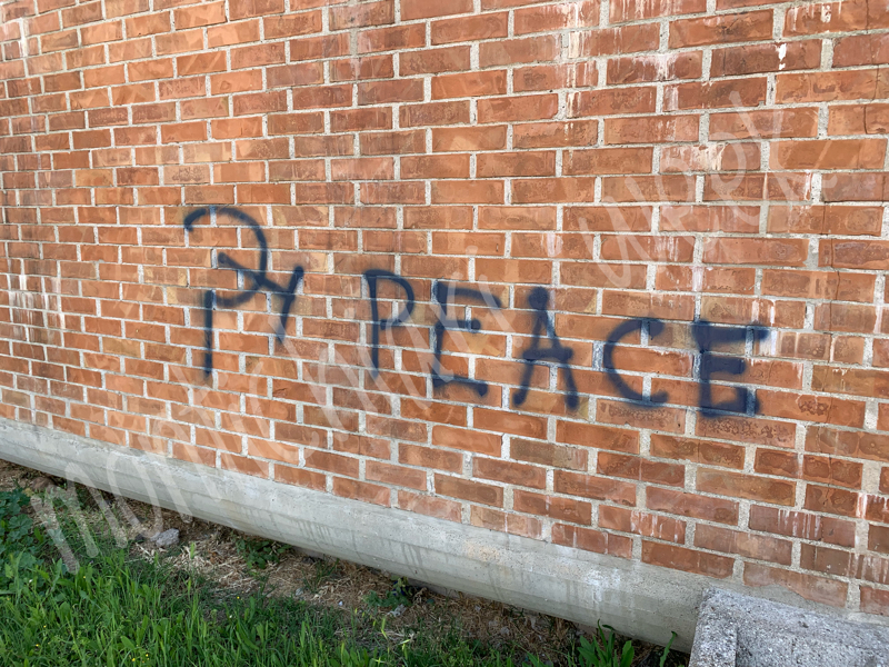 Ancora degrado al cimitero di Castiglione
