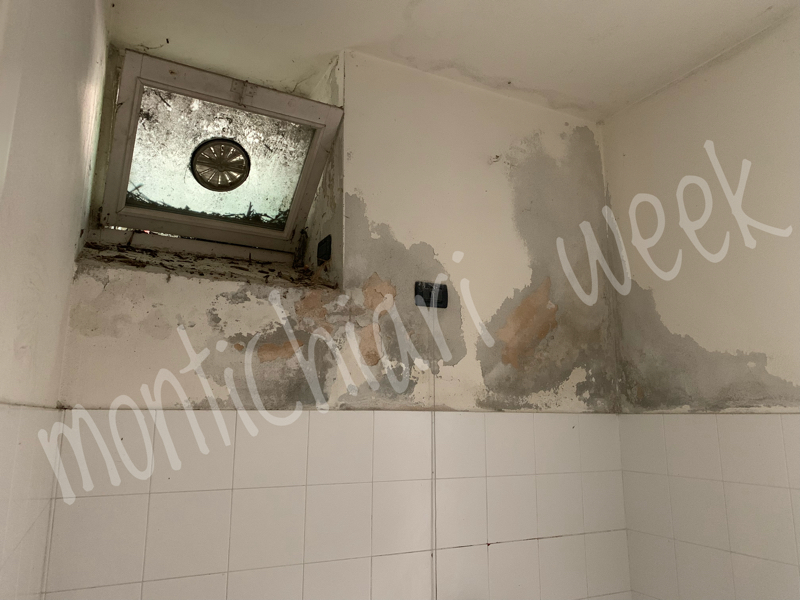 Bagni pubblici in degrado