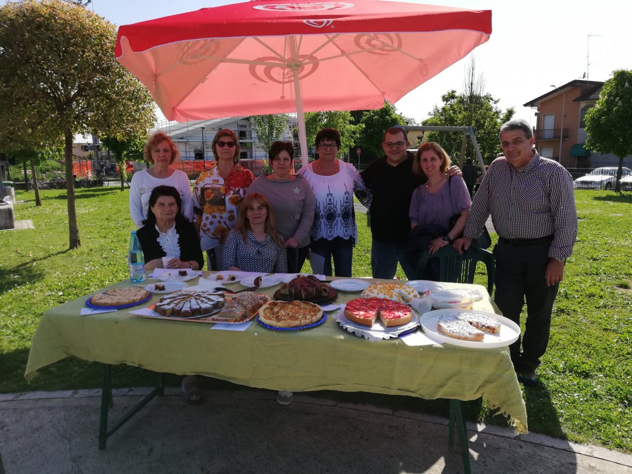 Pavone festeggia con sfilata cinofila e gara di torte