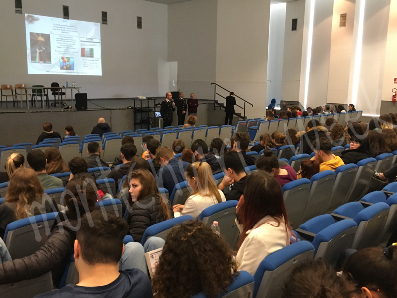 I Carabinieri a scuola per parlare della Costituzione