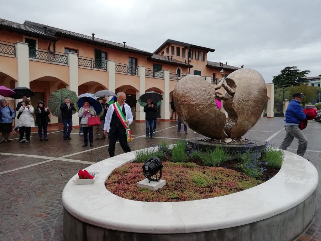 Violenza sulle donne: inaugurazione monumento a Manerba