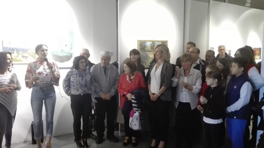 Montichiari inaugura oggi “Colorando da Roberta”, la mostra collettiva di pittura