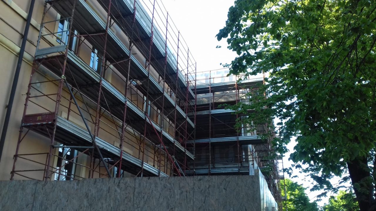 Il cantiere è fermo: quale futuro per la scuola elementare?