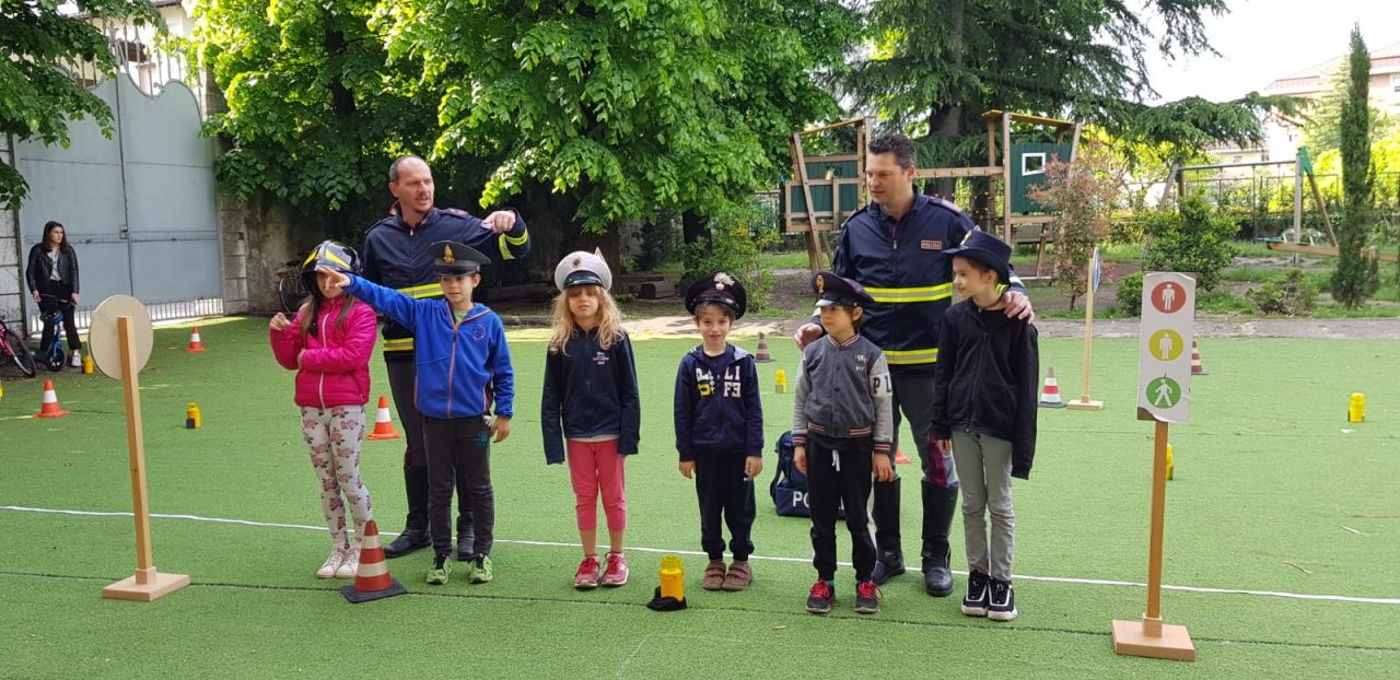 Lezione di sicurezza per i bimbi del Novalis di Brescia