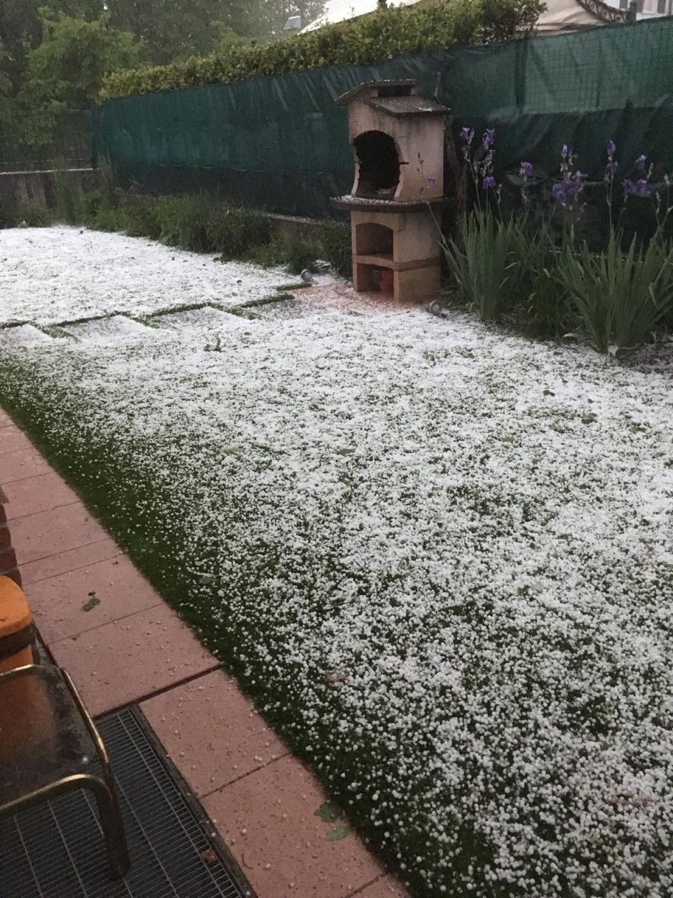 Tempesta di grandine si abbatte su Capriano