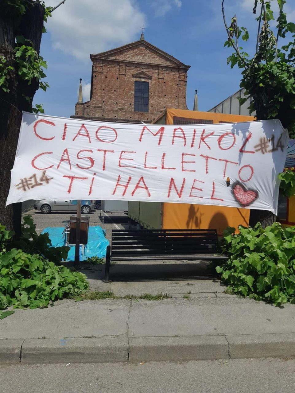 Leno si stringe attorno a Maikol: ultimo saluto al 28enne