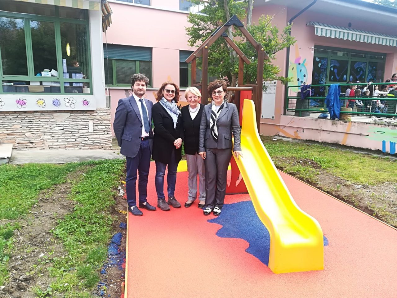 Il giardino dell’asilo Ferrari rifiorisce grazie a un dono generoso