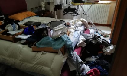 Vanno al cimitero e i ladri svaligiano la loro casa