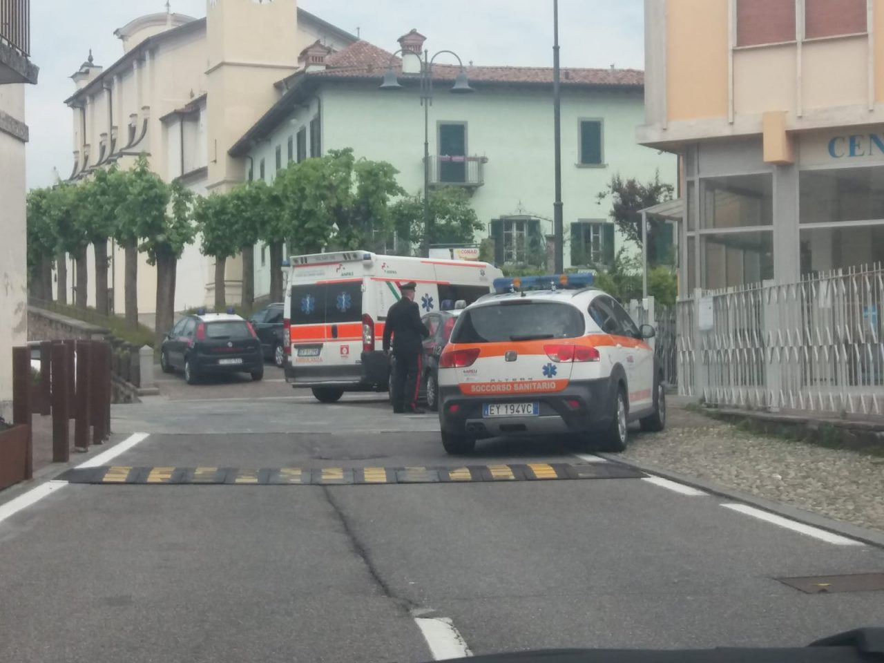 Cade a terra e muore: non c’è stato niente da fare per un 43enne