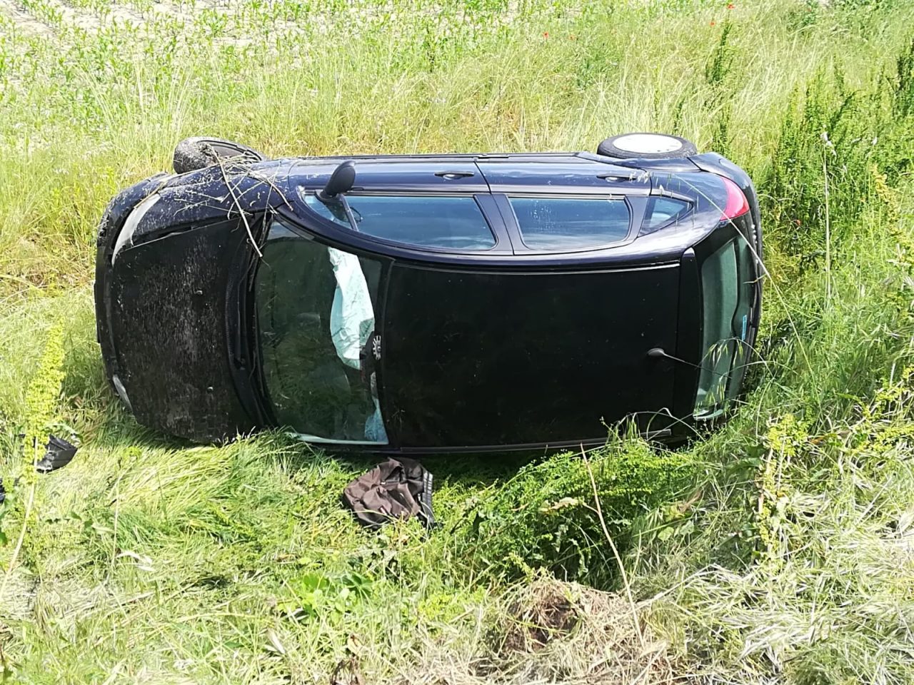 Si ribalta con l’auto a Manerbio e scappa: mistero sul conducente